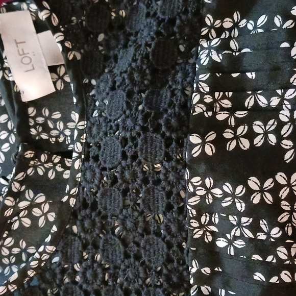 Ann Taylor Loft Sleevless Blouse - Picture 7 of 7